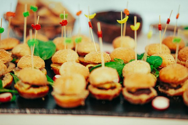 Discover the best chef aprons crafted in the uk: elevate your culinary style and comfort!